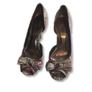 Unlisted Heels with open toe. Cork heels